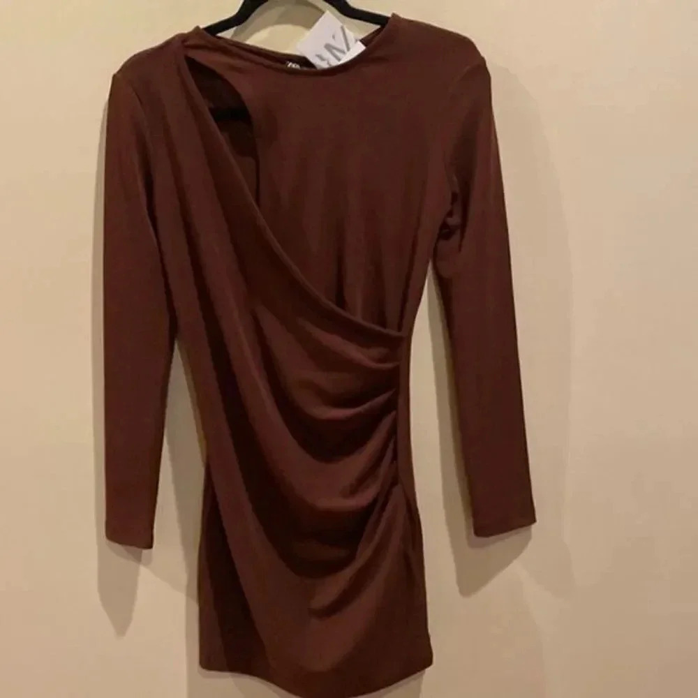 Zara CUT OUT PLEATED DRESS - Picture 5 of 9